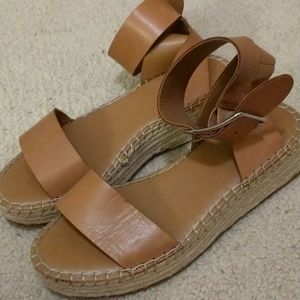 Franco Sarto women 7.5 mid wedge tan shoe